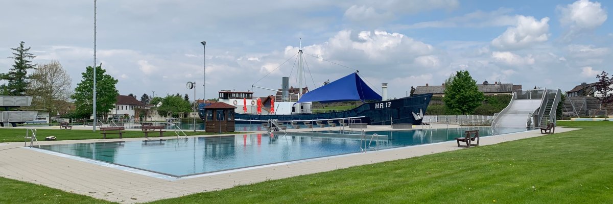 Ansicht des Babenhäuser Schwimmbades von oben