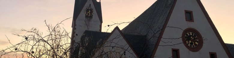 Hier sieht man die evangelische Kirche in Babenhausen