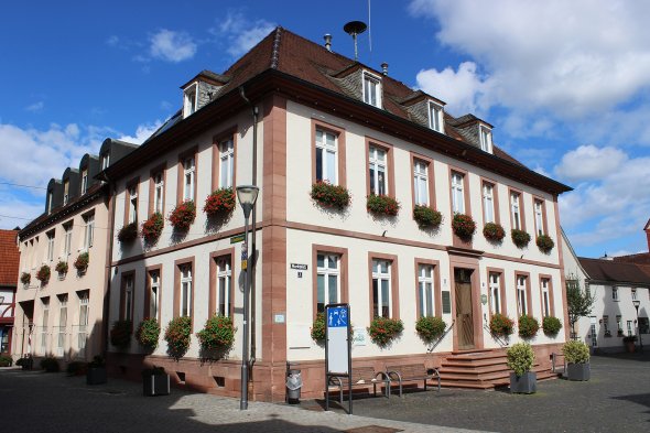 Auf dem Bild sieht man das Rathaus der Stadt Stadt Babenhausen