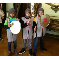 Kids in Ritterkostüm