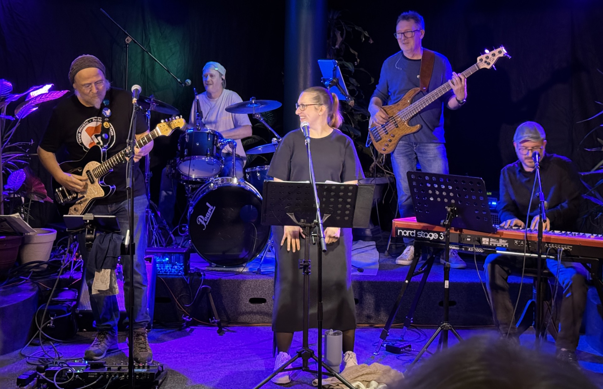 Mannis Allstars während dem Auftritt auf der Bühne