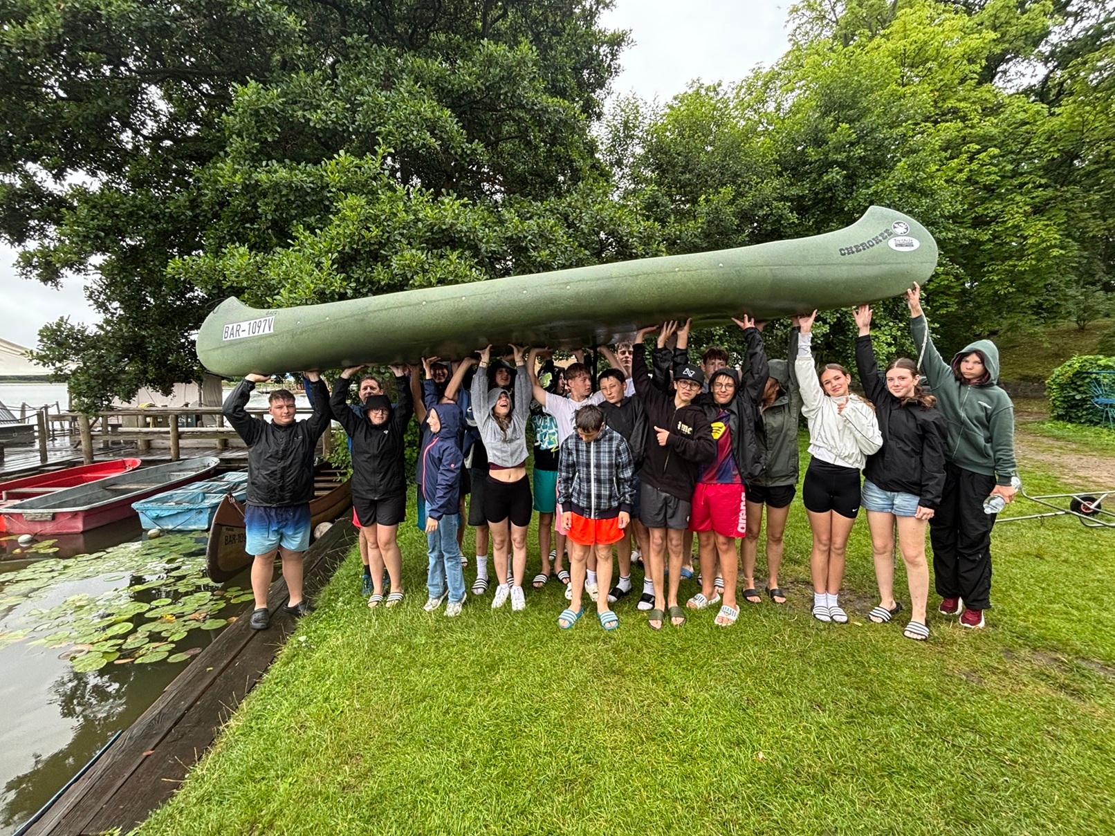 Auf dem Bild sieht man die Reisegruppe, die nach Rügen gefahren ist.