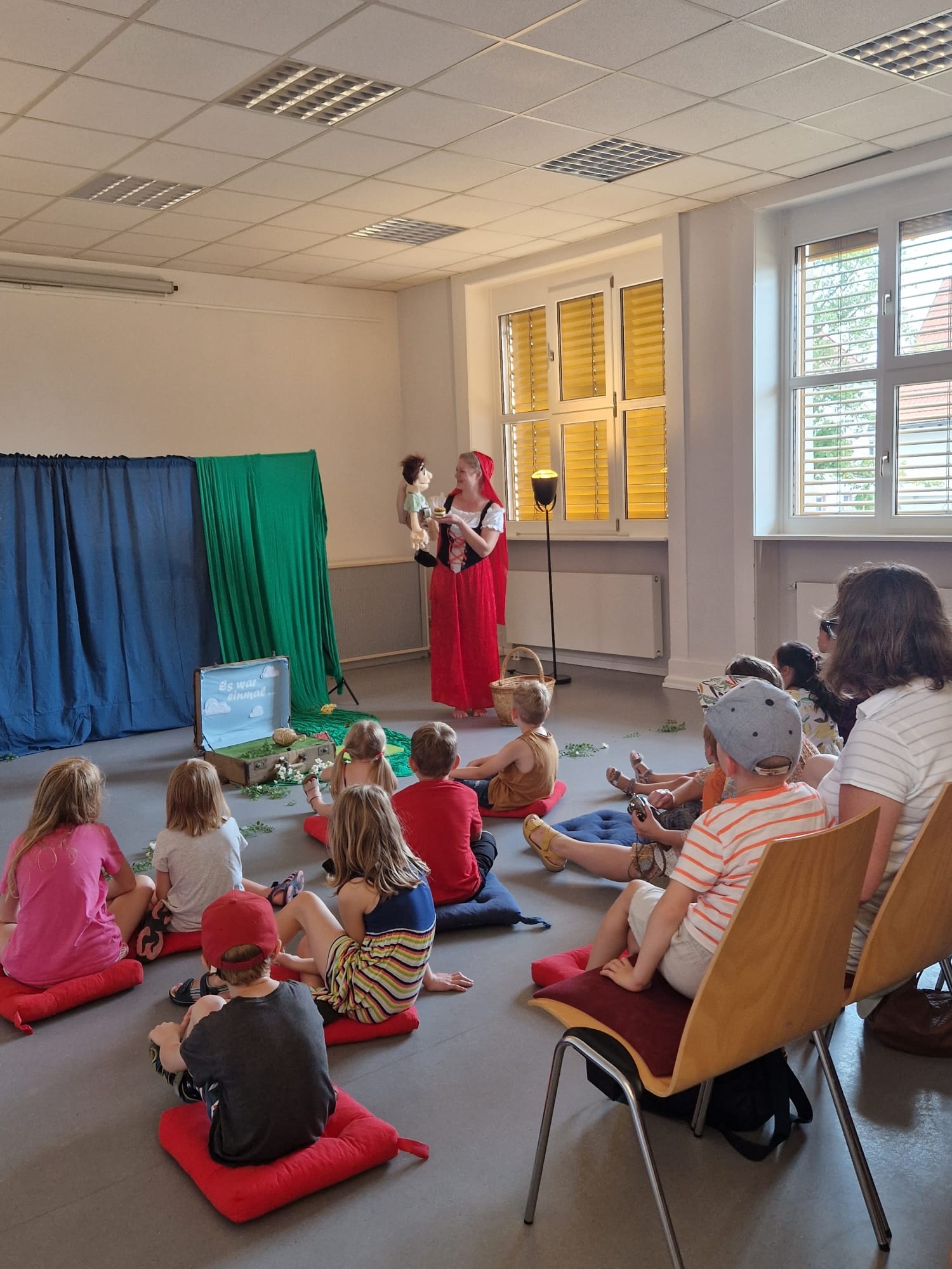 Kindergruppe bei Rotkäppchentheater
