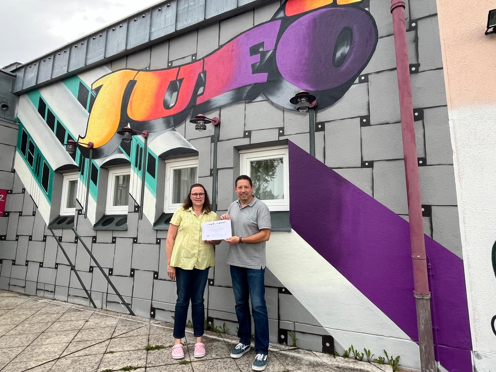 Spendenübergabe an den Wuselbasar