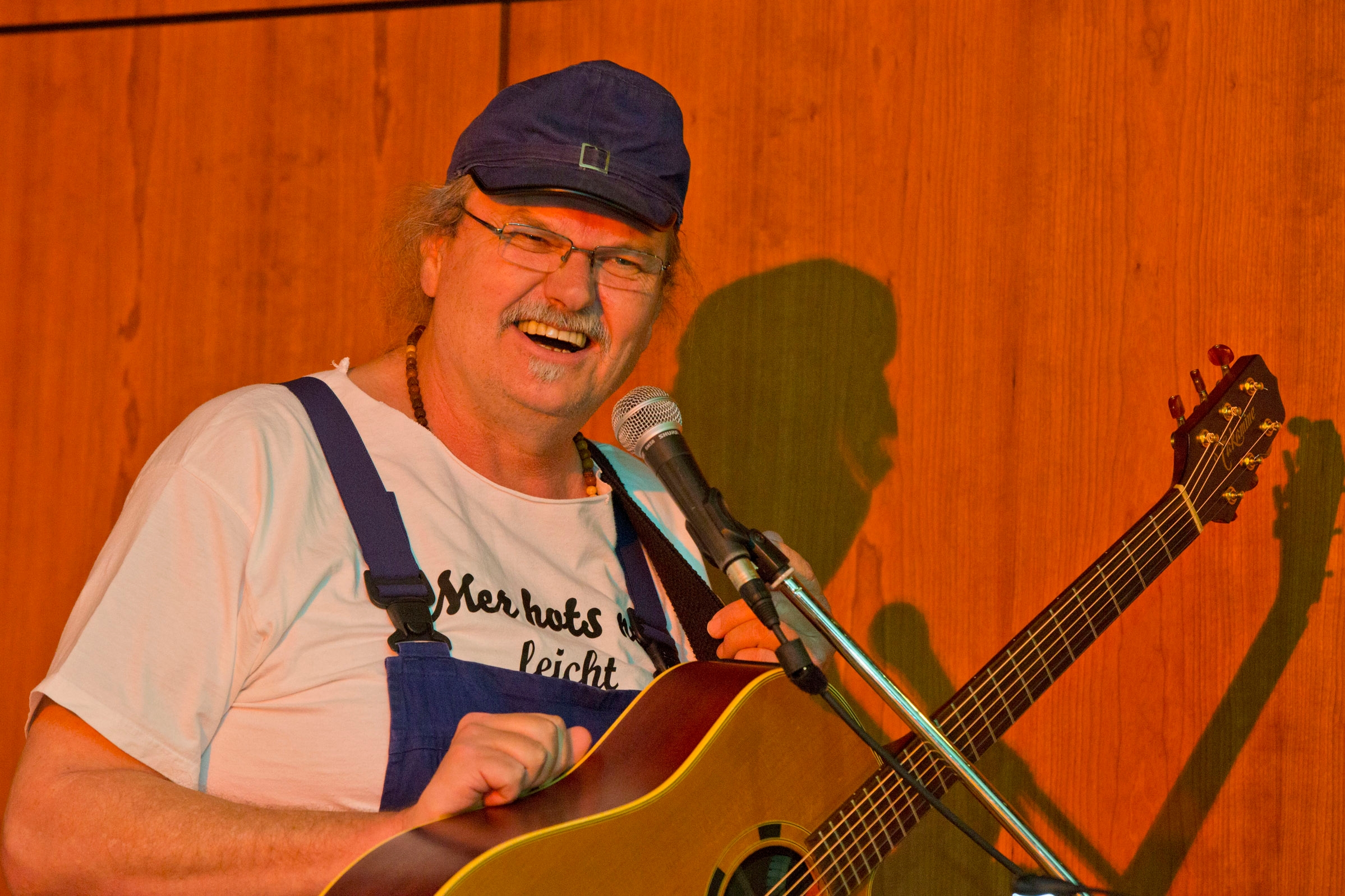 Auf dem Bild sieht man Hansel Billing