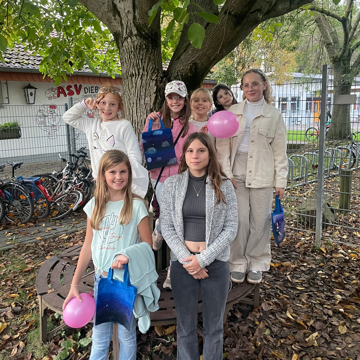 Gruppenfoto der Teilnehmer am Mädchenfest