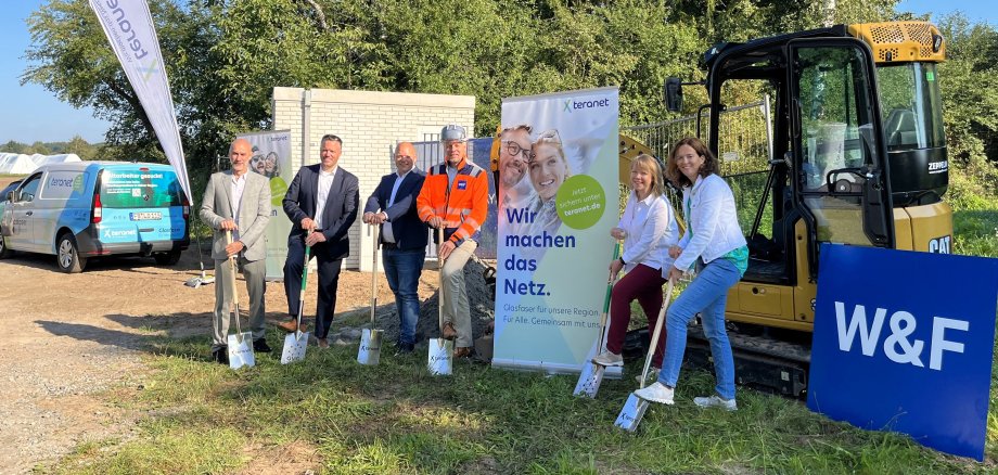 Bild des Spatenstiches zum Glasfaserausbau