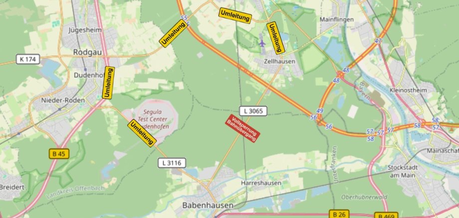 Man sieht einen Plan von Babenhausen. Es ist die Vollsperrung am Bahnhof markiert.