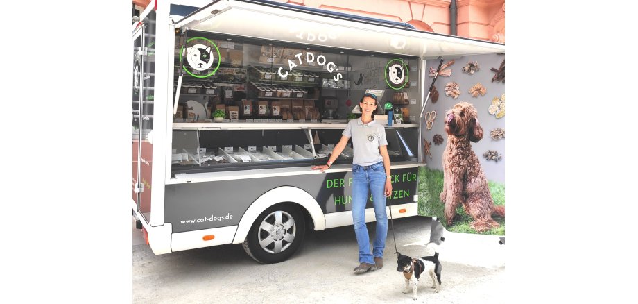 Neuer Stand auf dem Wochenmarkt - Cat and dogs Leckereien für Katzen und Hunde