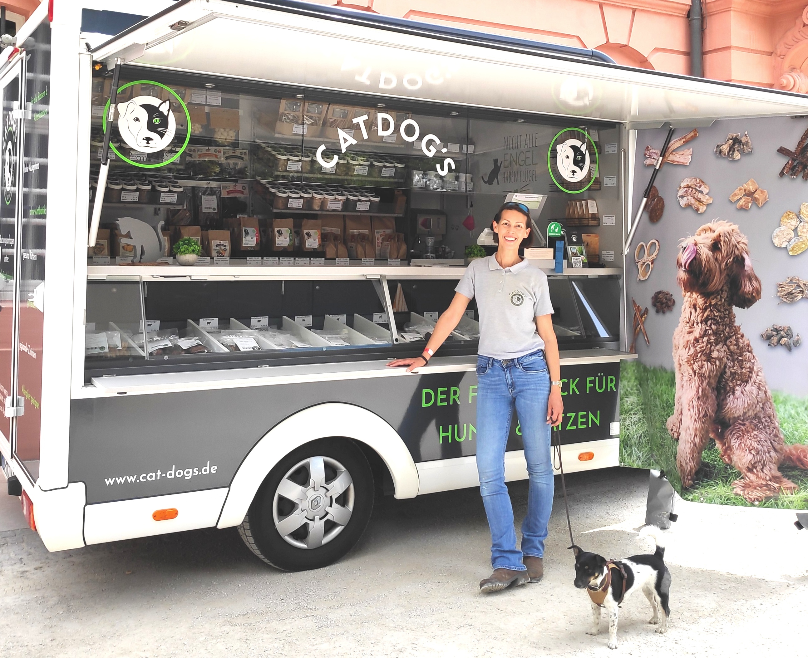 Neuer Stand auf dem Wochenmarkt - Cat and dogs Leckereien für Katzen und Hunde