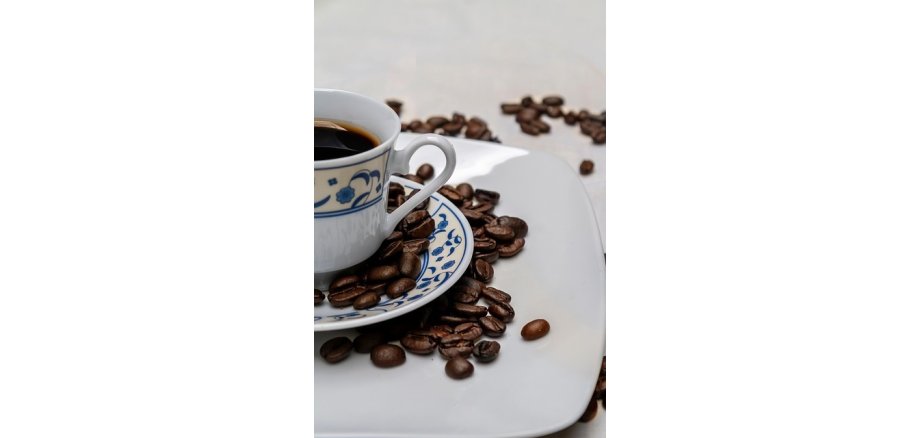 Auf dem Bild sieht man eine Kaffeetasse