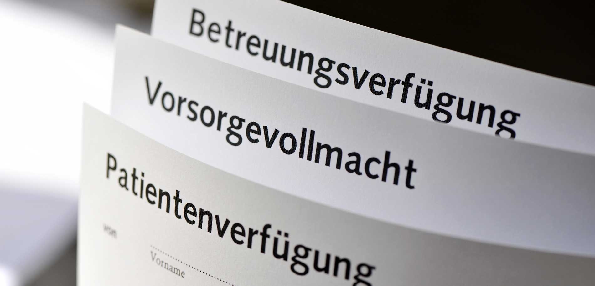 Drei Blätter - jeweils Betreuungsverfügung, Vorsorgevollmacht und Patientenverfügung