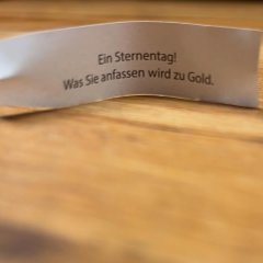Glückskeks Zettel: Ein Sternentag! Was sie anfassen wird zu Gold.