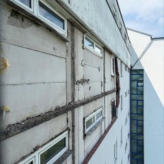 Auf dem Bild sieht man das kaputte Hochhaus im Erloch.