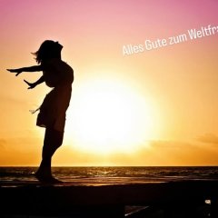 Auf dem Bild sieht man die schwarze Silhouette einer Frau. Im Hintergrund ist ein Sonnenuntergang. 