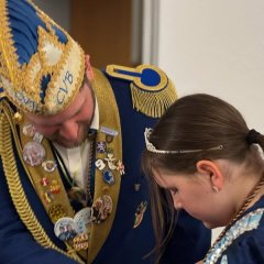 Man sieht Prinz Adrian I. und Prinzessin Céline I. 