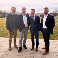 Auf dem Bild sieht man den Bürgermeister Dominik Stadler bei der Kreisversammlung.
