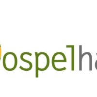 Auf dem Bild ist in grüner Schrift "Gospelhaus" geschrieben