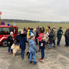 Eine Gruppe von Leuten, beim Grenzgang
